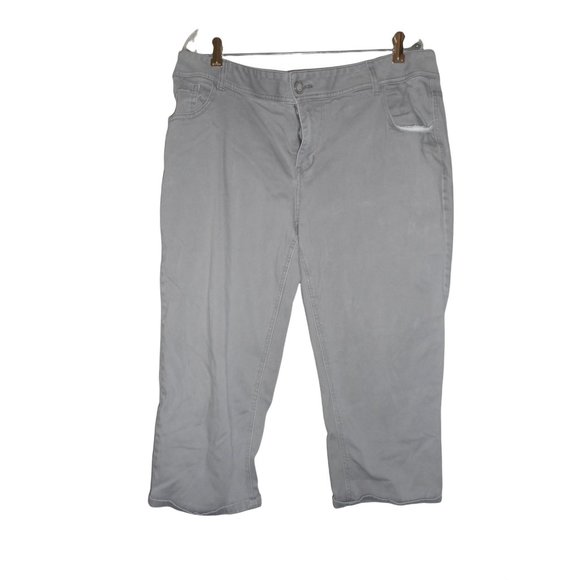 Lane Bryant Pants - Grey Capri Lane Bryant Size 20 Capri Pants plus size twill cotton blend